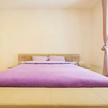 Enjoy And The Super Apartment