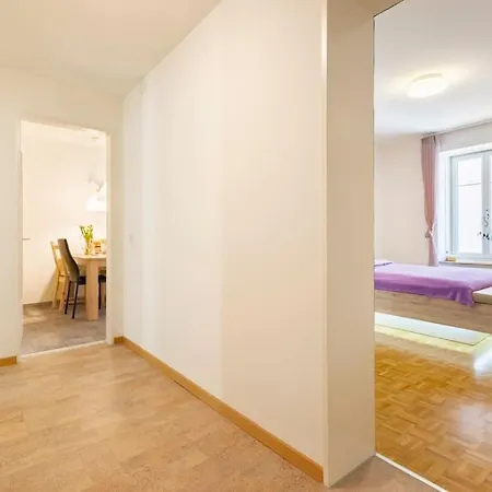 아파트 Enjoy And The Super